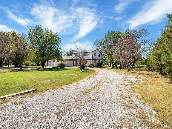 2nd image of 3521 Meadowlark Ln