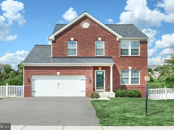 77 Malek Dr, Hanover, PA 17331