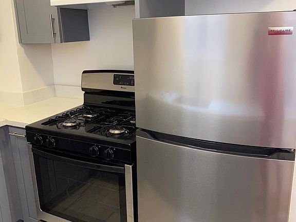 5th image of 1855 Washington St #102