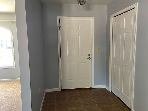 4th image of 211 E 5th St