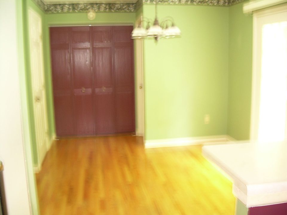 2nd image of 102 Tarragon Pl