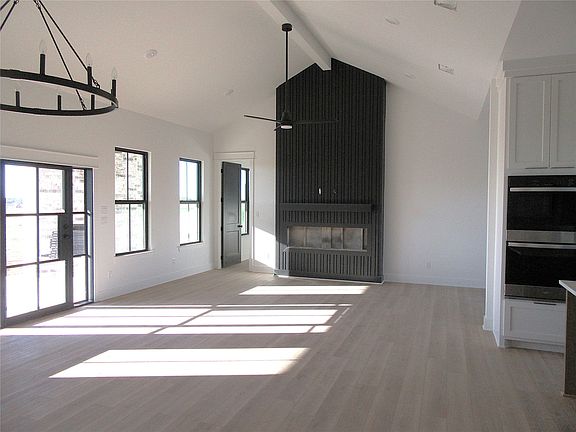 5th image of 611 Willow Moon Ranch Rd