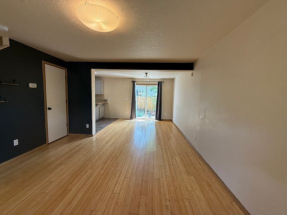 4th image of 7012 SE Woodstock Blvd