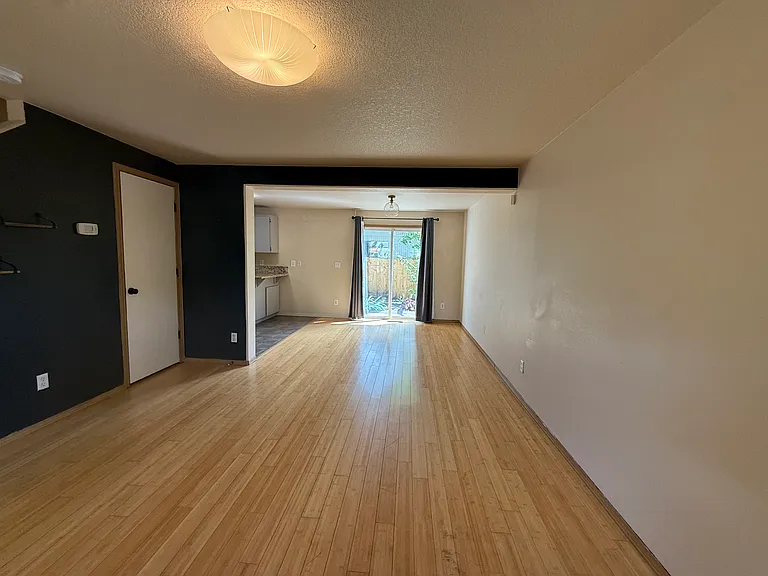 7012 SE Woodstock Blvd — Photo 4