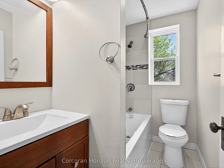 520 John St N — Photo 36