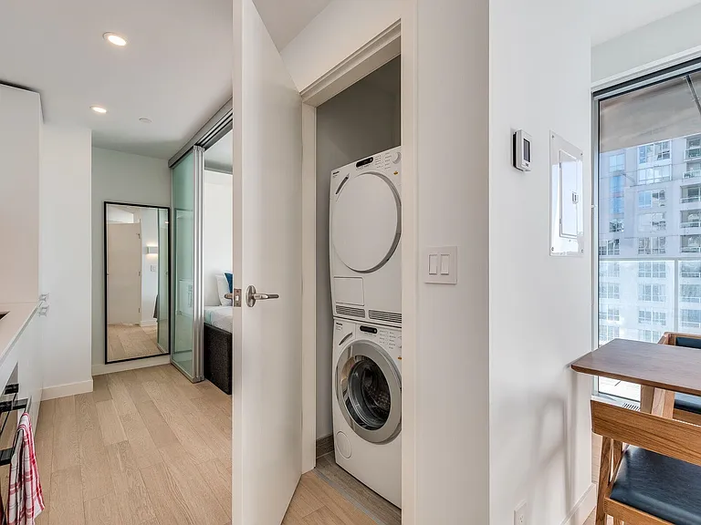 1480 Howe St #1603 — Photo 3