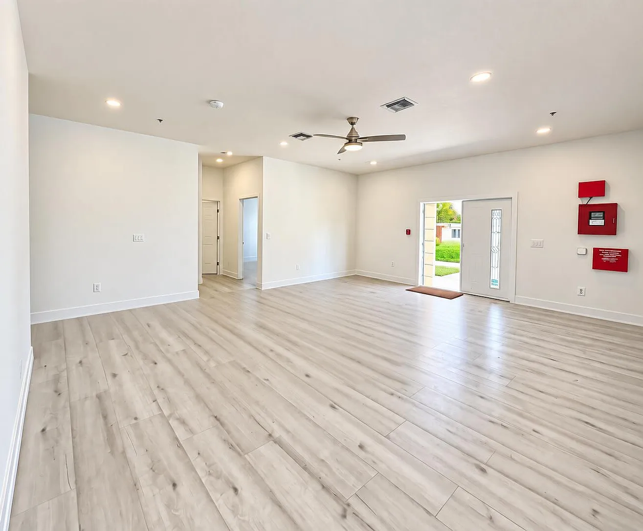 5 bed, 4.0 bath, 2800 sqft, $7,800 — Photo 3