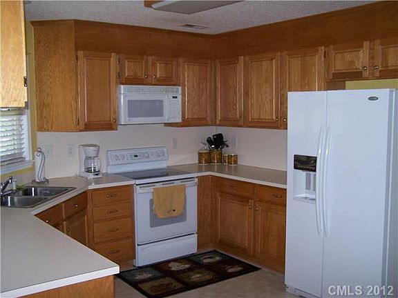 3rd image of 105 N Lynn Hollow Dr
