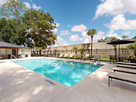 Townsgate Pool
