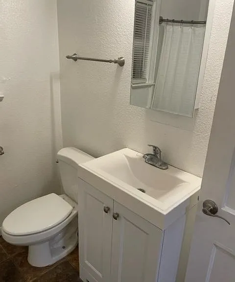 320 Oleander St — Photo 10