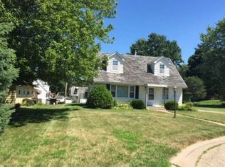 3505 N 4th St, Clinton, IA 52732