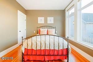 5th image of 1860 NE 73rd St