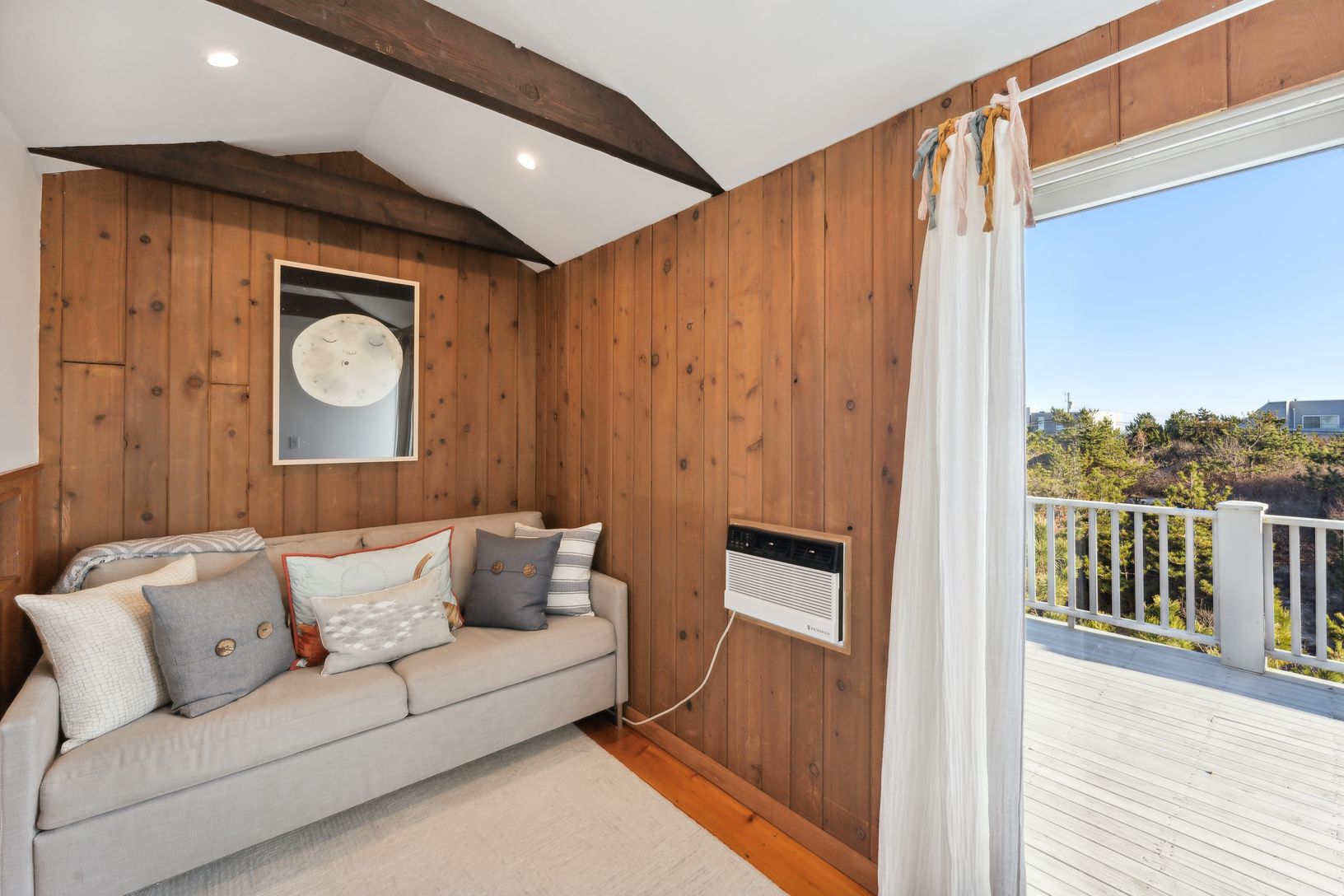 office, den or 4th bedroom in a pinch