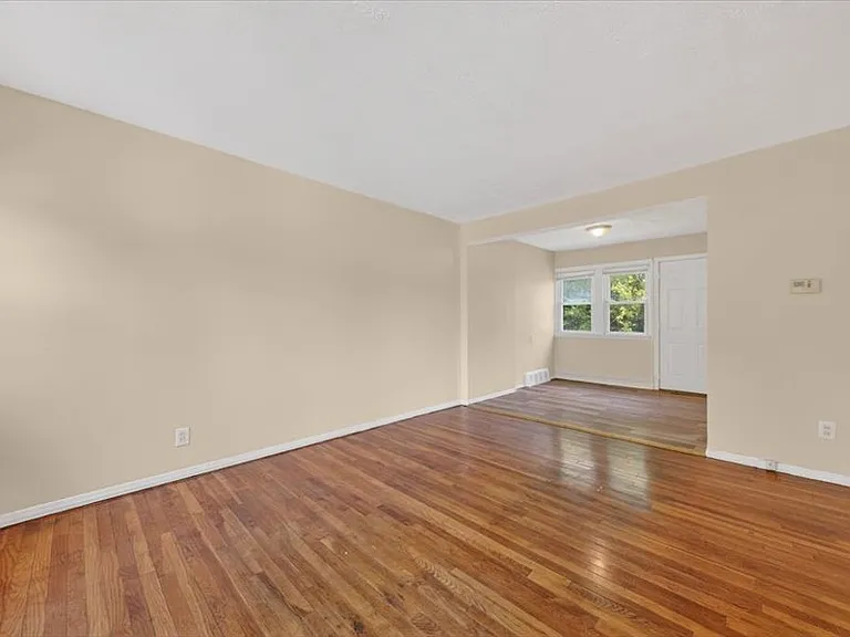 8123 Manor St — Photo 3