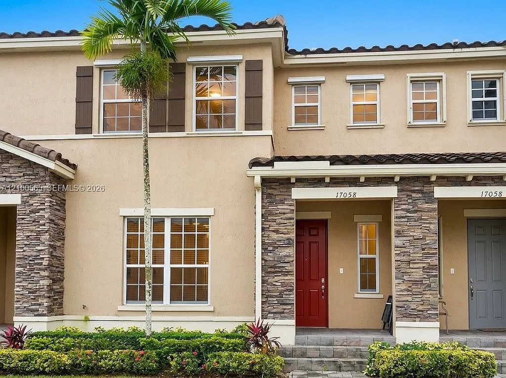 Kendall Commons Townhomes — Photo 1