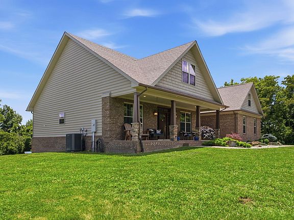 3rd image of 1576 Gayhart Ln