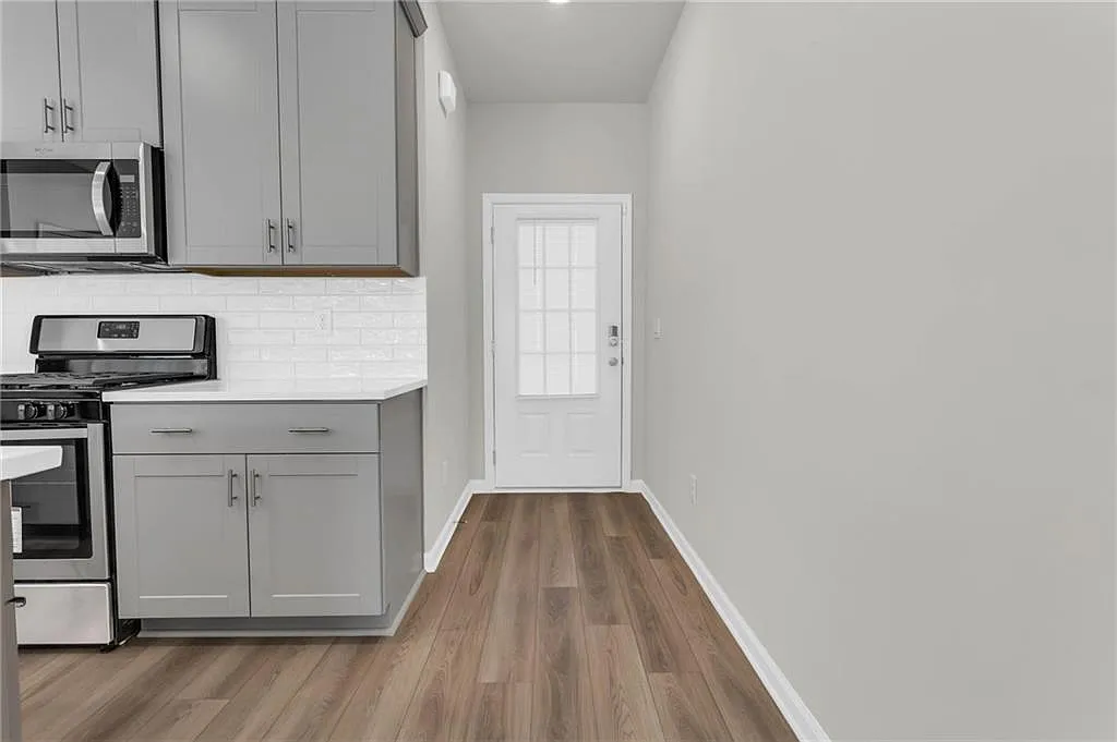 3 bed, 2.5 bath, 1888 sqft, $2,400 — Photo 4