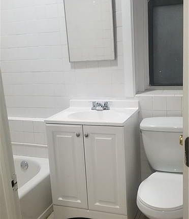 3rd image of 2743 Bronxwood Ave