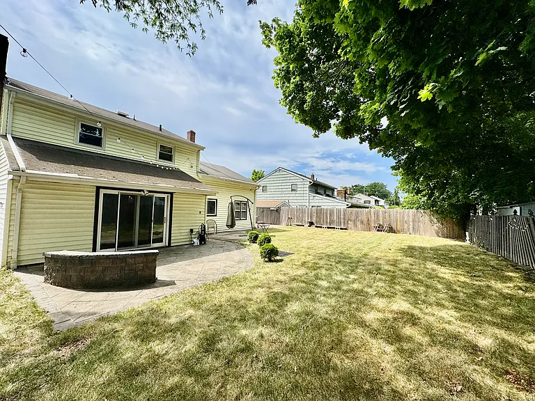 29 Waverly Dr W — Photo 18