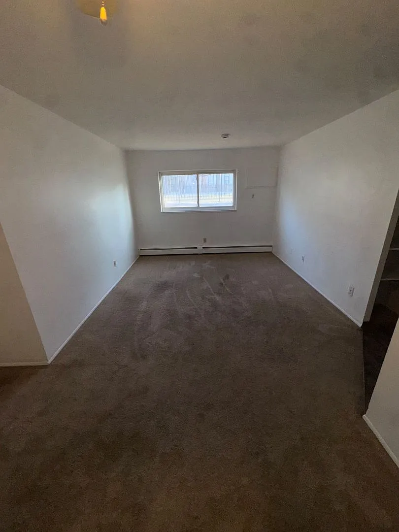 5058 Broadway — Photo 2
