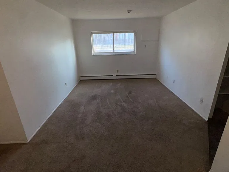 5058 Broadway — Photo 2