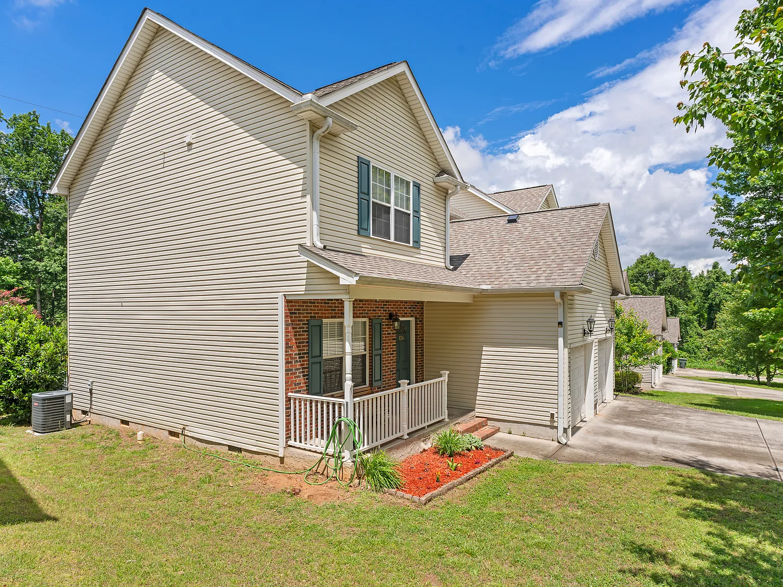 126 Ridge Bluff Rd — Photo 3