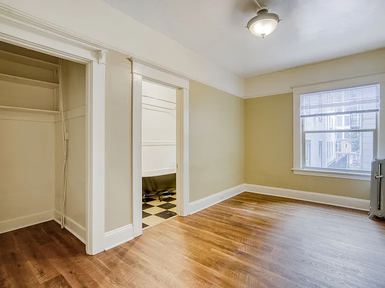 Victorian Apartments — Photo 12