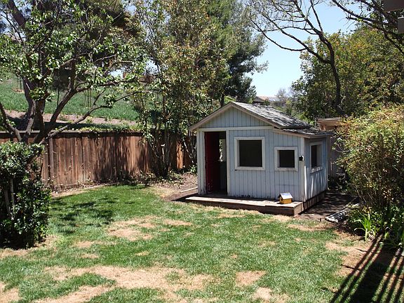 3rd image of 326 Eastridge Ln