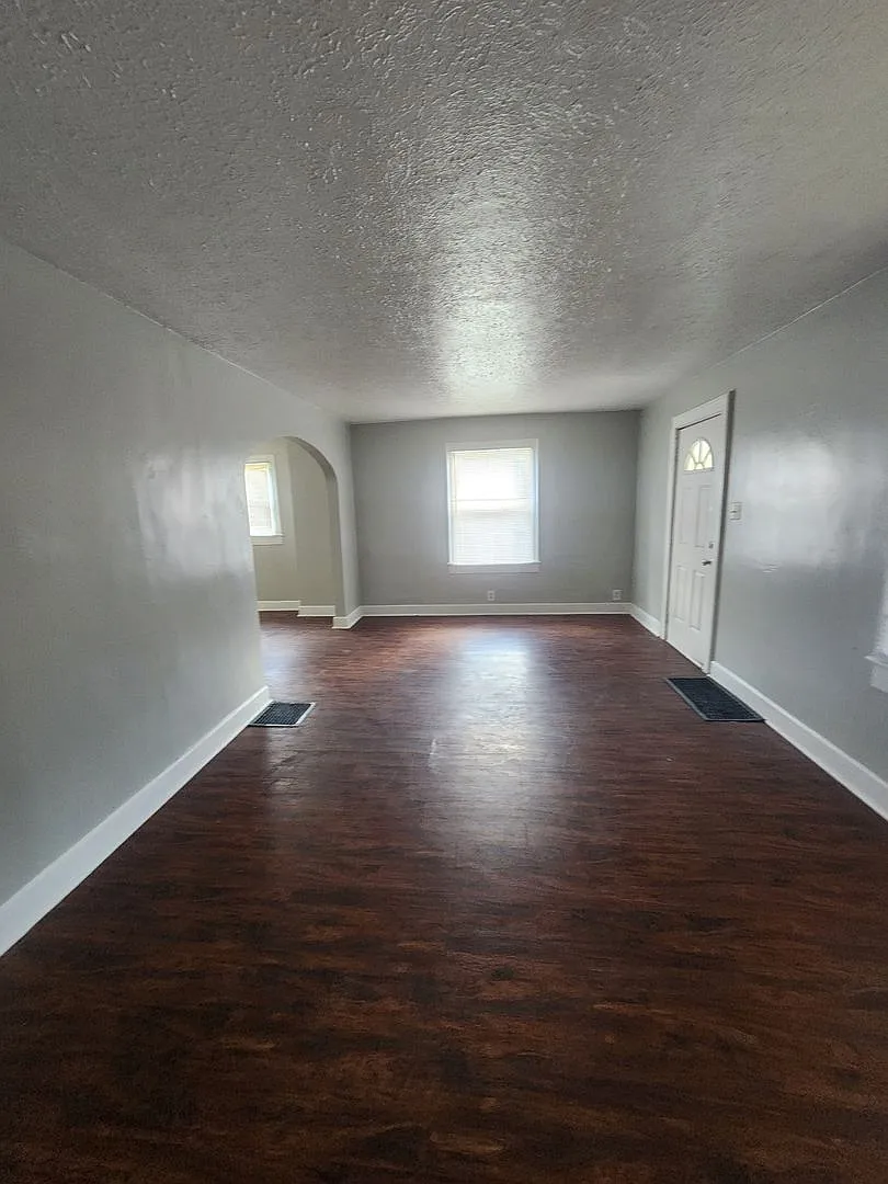 Updated Two Bedroom Single Family Home near Concord and 16th - Westside — Photo 2