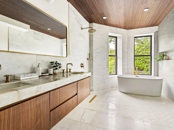 370 Hancock Street image 8 of 16