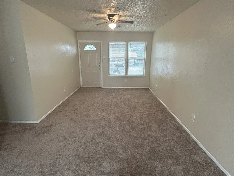 1105 Saturn Dr — Photo 4