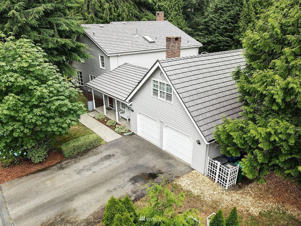 This charming Cape Cod style home oozes charm throughout - and only 15 minutes to Microsoft from your new front door.>