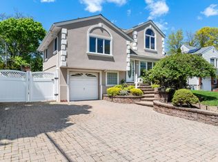 73 Central Park Rd, Plainview, NY 11803