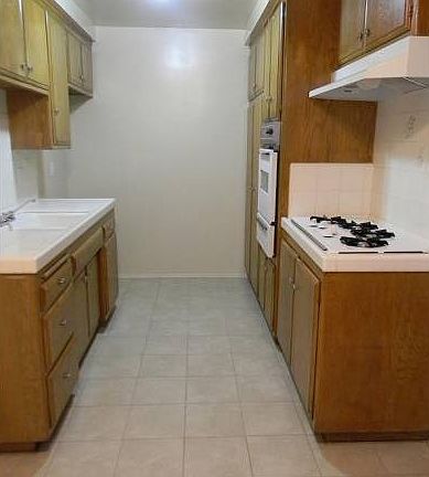 2nd image of 316 W Queen St APT 3