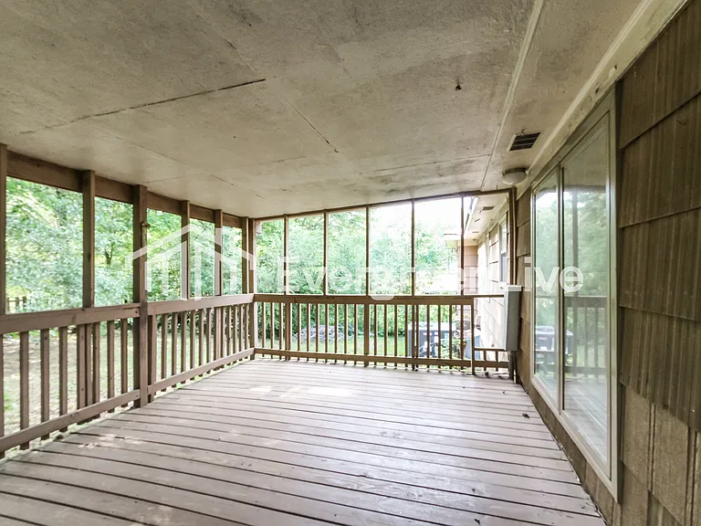 1413 Dogwood Ln — Photo 13