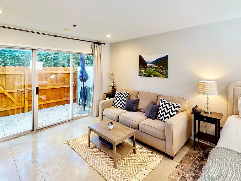 2058 Atherton Heights Ln — Photo 30