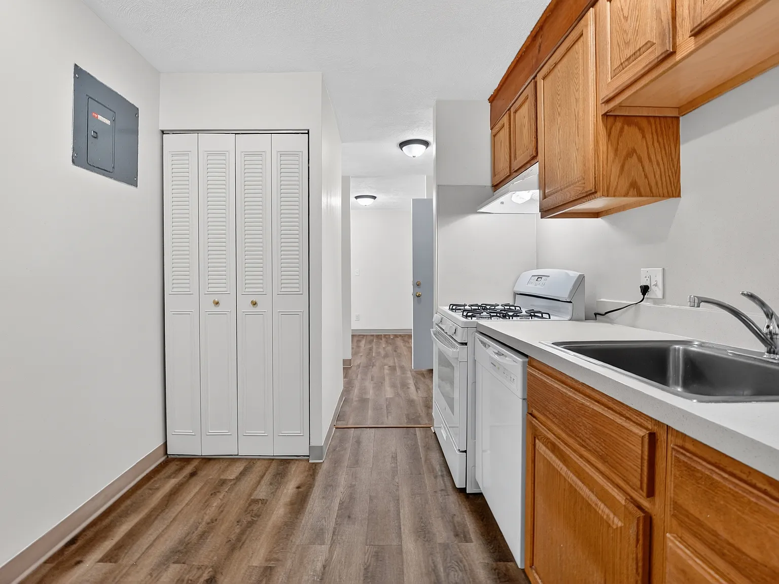 Taurus Apartments — Photo 3