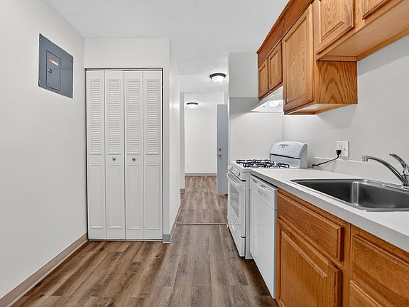 3rd image of 120 Humboldt Ave APT 24