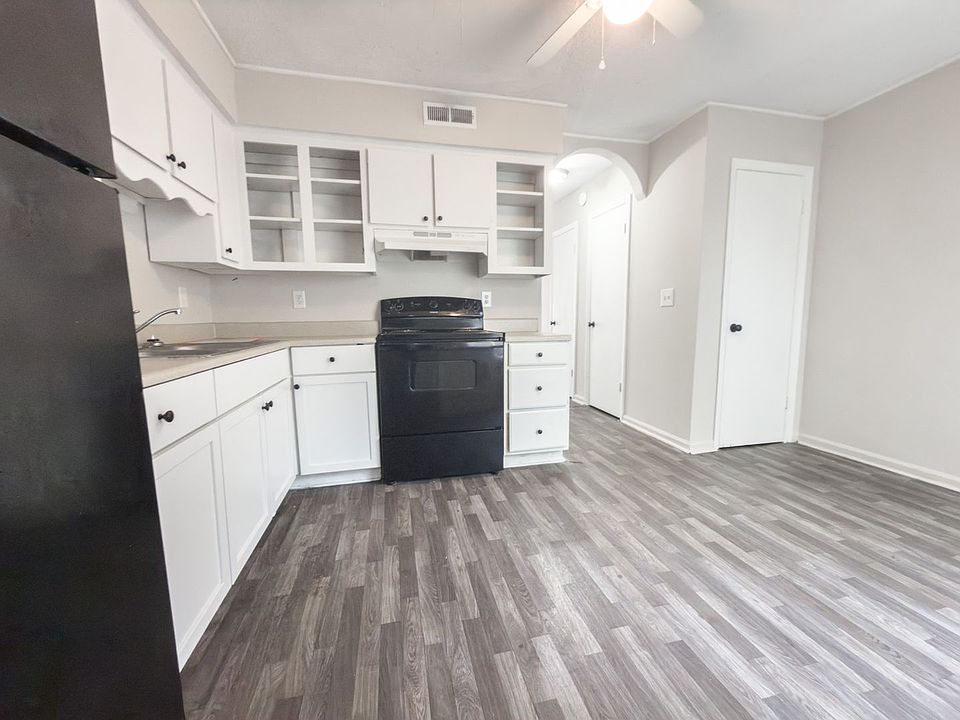 1st image of 128 Langley Dr