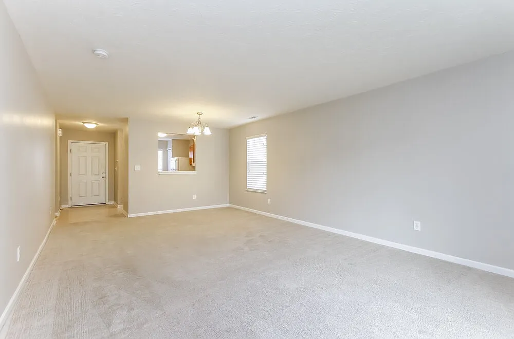 3 bed, 2.0 bath, 1200 sqft, $2,400 — Photo 2