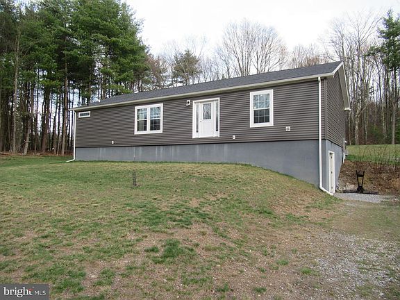 3rd image of 852 Spruce Rd