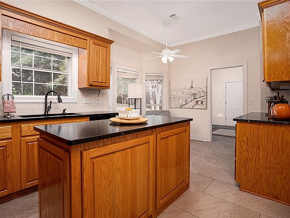 3rd image of 843 Berry Ln