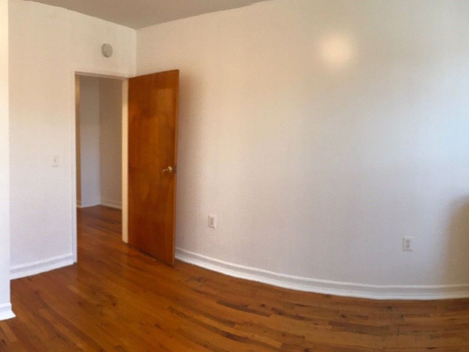 2nd image of 875 Longfellow Ave APT 1D