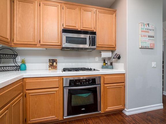 5th image of 260 Lightwood St