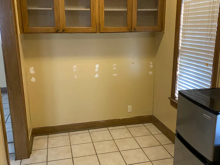 300 NW 21st St #5 — Photo 9