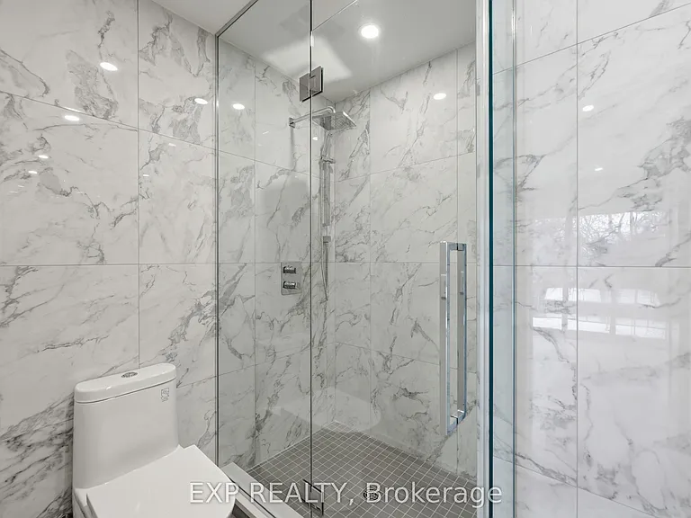 512 Roosevelt Ave #B — Photo 23