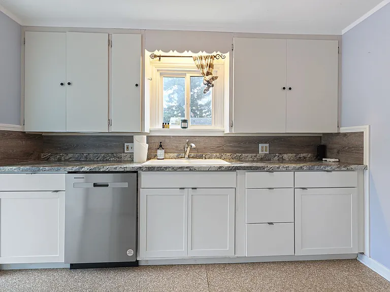 1223 Puget St NE — Photo 8