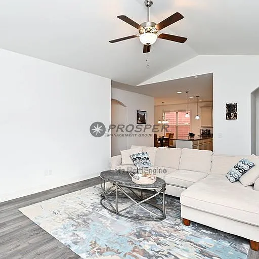 3 bed, 2.0 bath, 1788 sqft, $2,095 — Photo 4