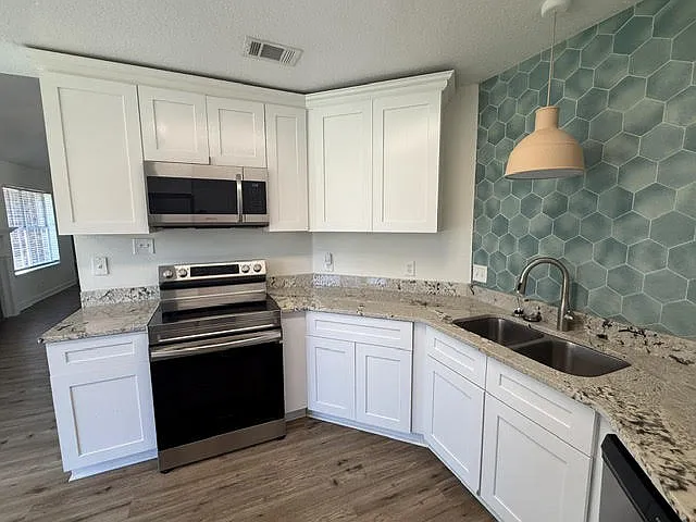 10713 Plummer Cir — Photo 9