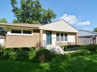 1192 Hiawatha Dr, Elgin, IL 60120